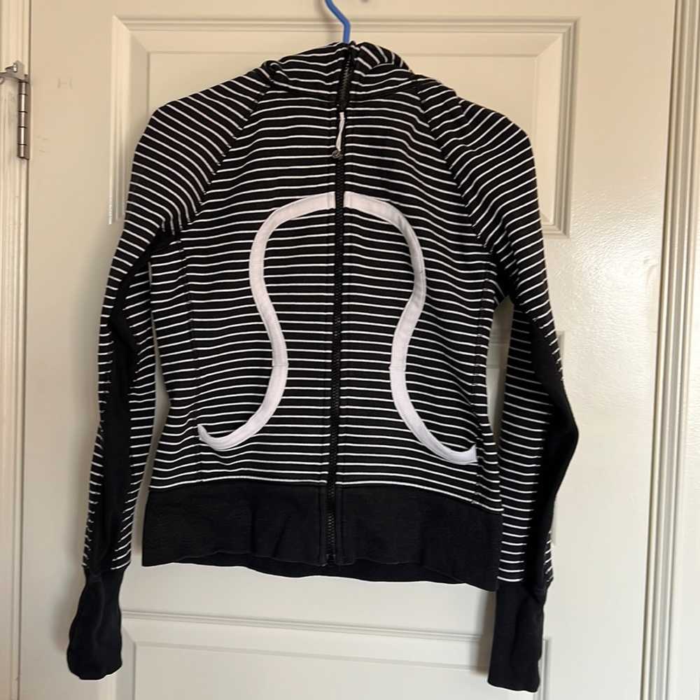 Lulu scuba hoodie with contrast material in hood